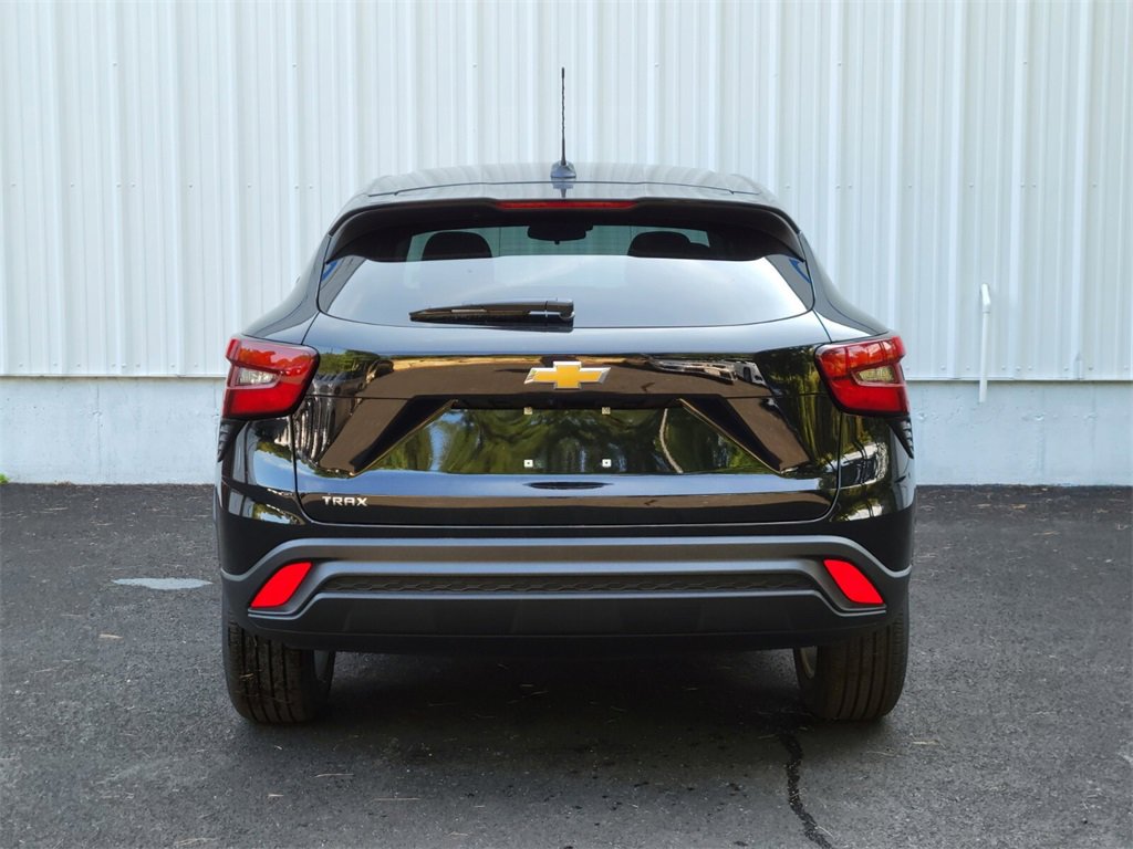 2025 Chevrolet Trax LS photo 3