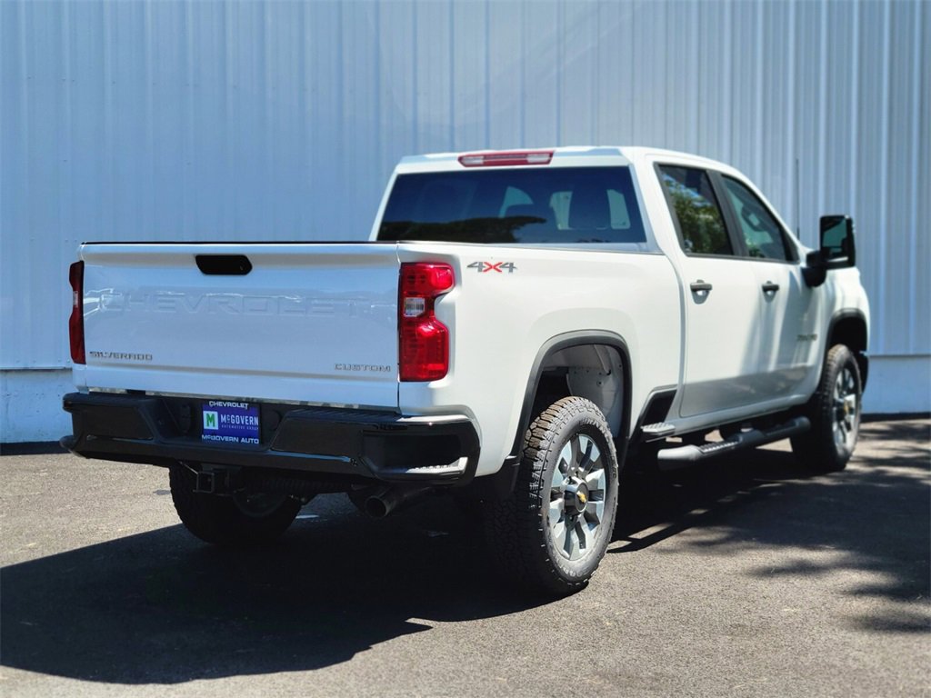 2025 Chevrolet Silverado 2500HD Custom photo 3
