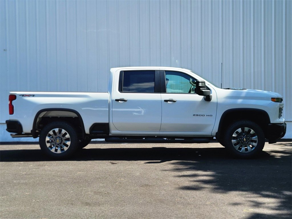 2025 Chevrolet Silverado 2500HD Custom photo 2