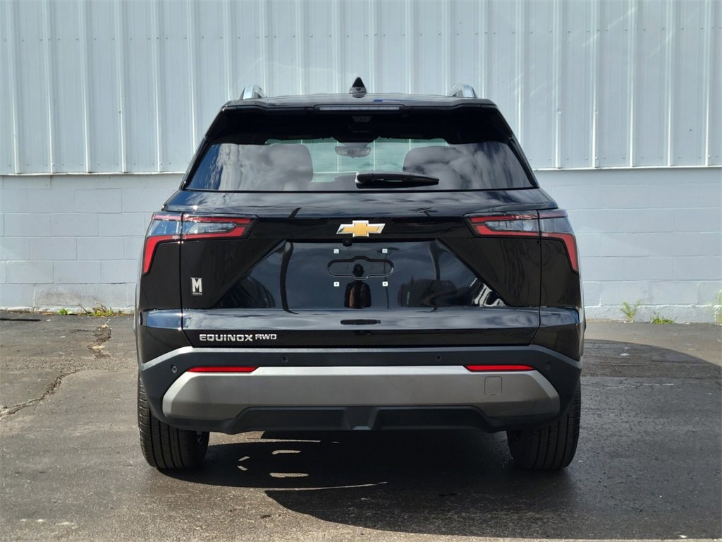 2025 Chevrolet Equinox LT photo 2