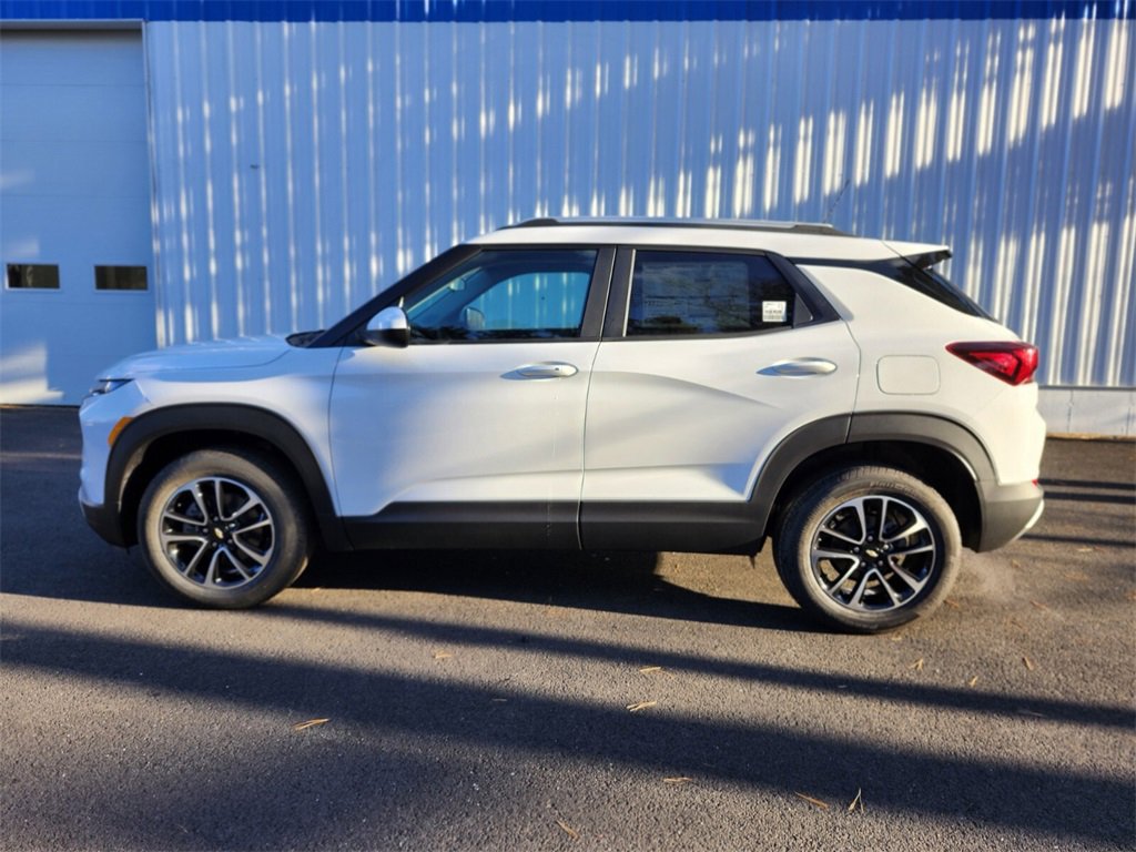 2026 Chevrolet Trailblazer LT photo 2