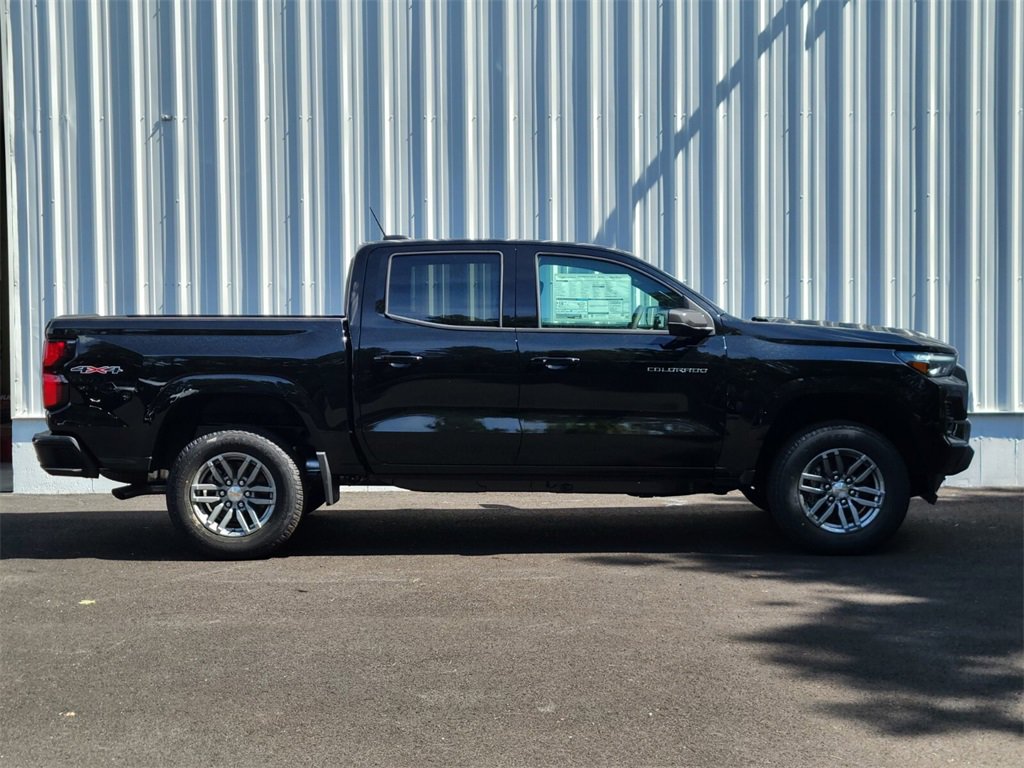 2026 Chevrolet Colorado LT photo 2