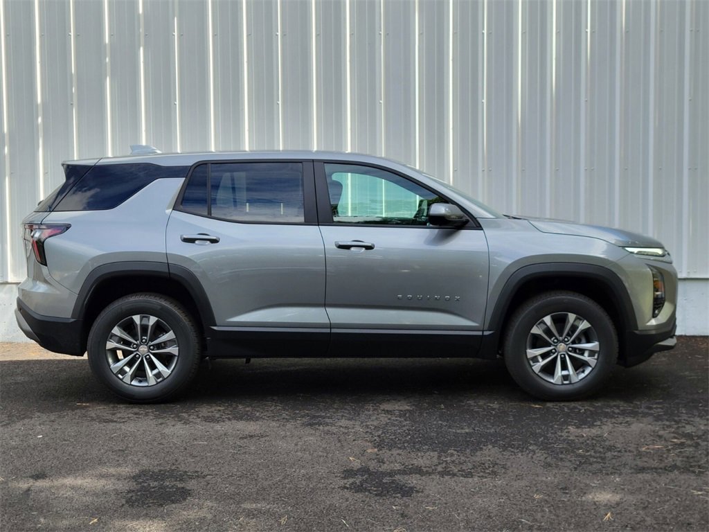 2026 Chevrolet Equinox LT photo 2