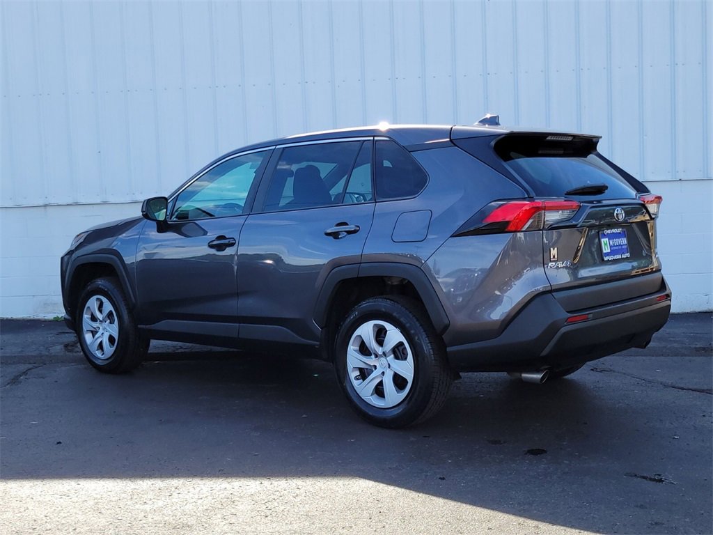 2024 Toyota RAV4 LE photo 2