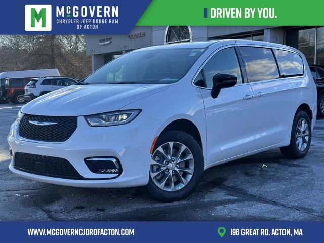 2026 Chrysler Pacifica Select's photo