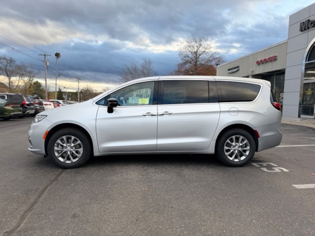 New 2026 Chrysler Pacifica Select Passenger Van