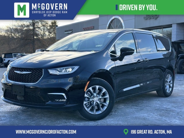 2026 Chrysler Pacifica Select's photo