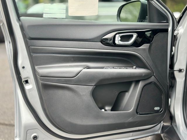 2025 Jeep Compass Limited - Photo 12