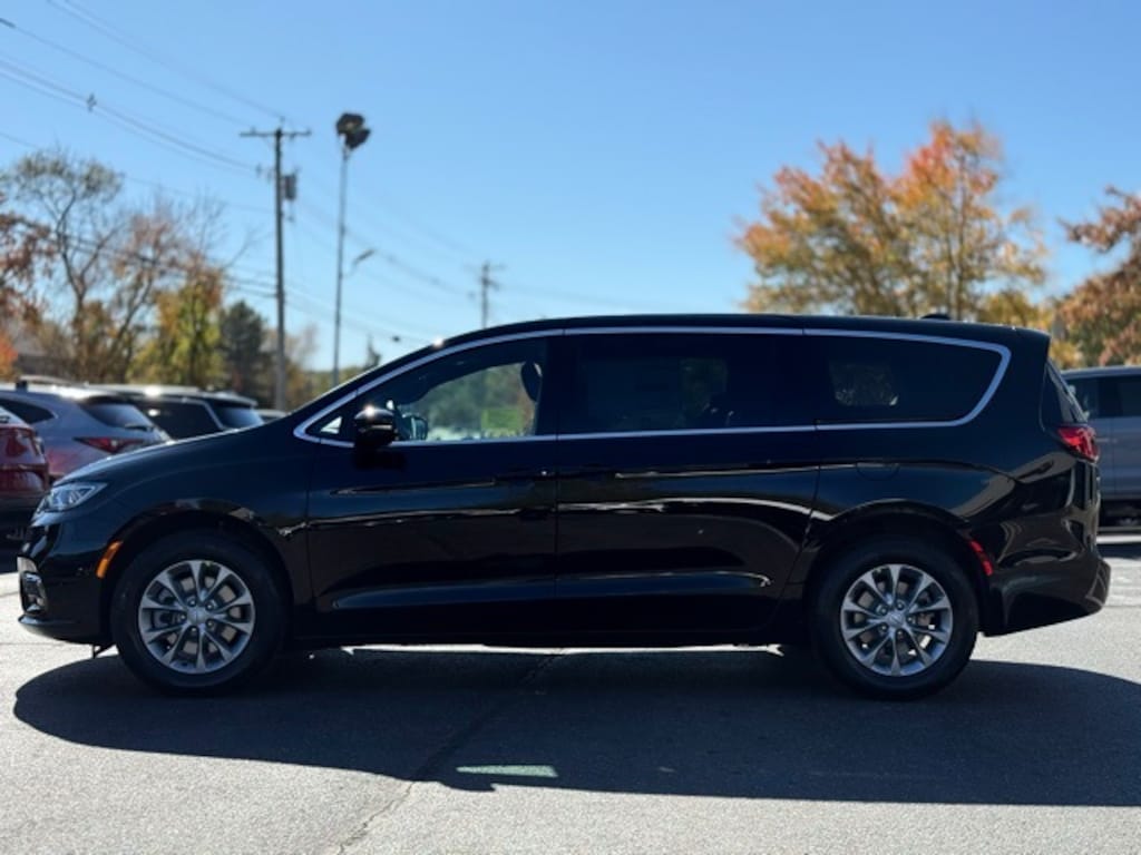 New 2026 Chrysler Pacifica Select Passenger Van