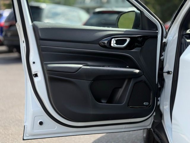 2025 Jeep Compass Limited - Photo 10