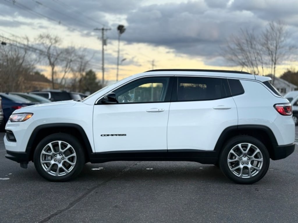 Used 2024 Jeep Compass Latitude Lux SUV