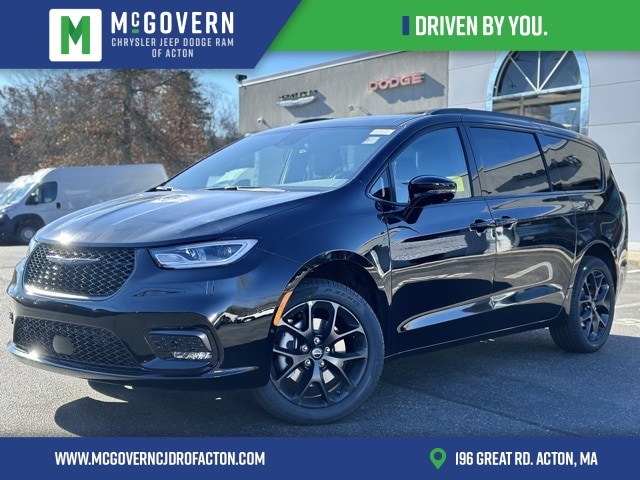 2026 Chrysler Pacifica Limited's photo