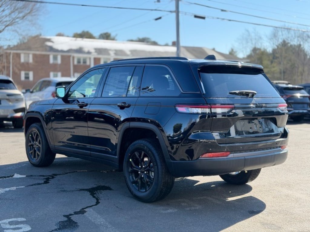 New 2026 Jeep Grand Cherokee Laredo Sport Utility
