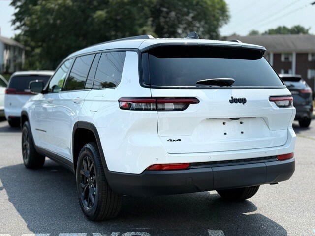 2025 Jeep Grand Cherokee Altitude X photo 3