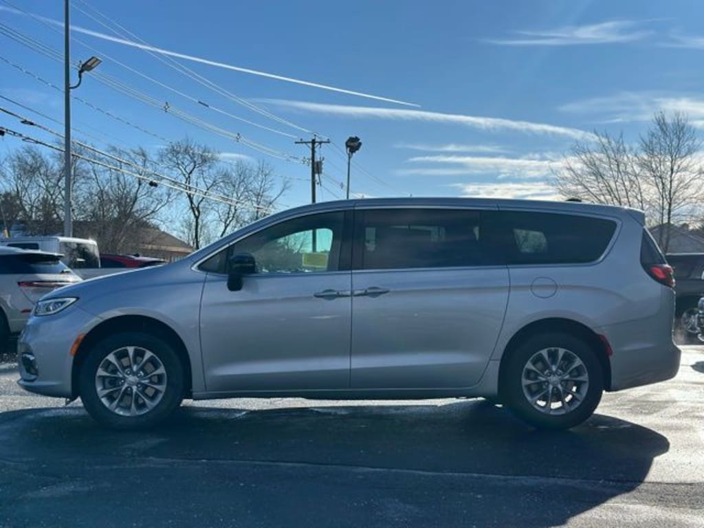 New 2026 Chrysler Pacifica Select Passenger Van