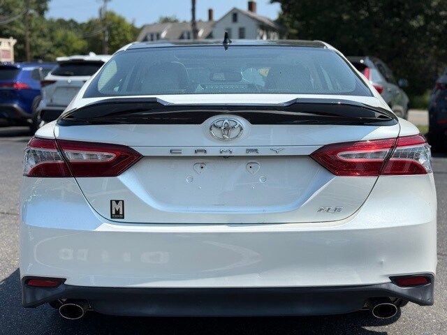 2020 Toyota Camry XLE photo 3