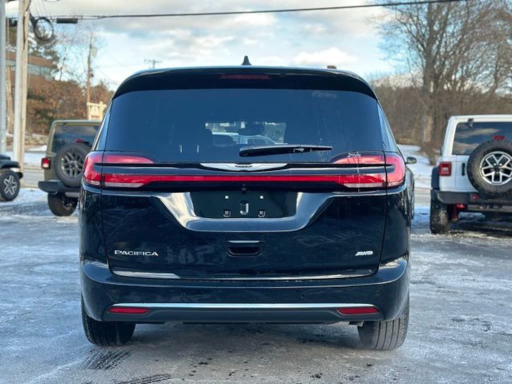 New 2026 Chrysler Pacifica Select Passenger Van