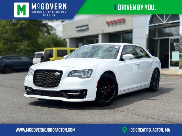 2023 Chrysler 300 C's photo