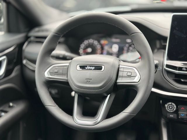 2025 Jeep Compass Limited - Photo 11