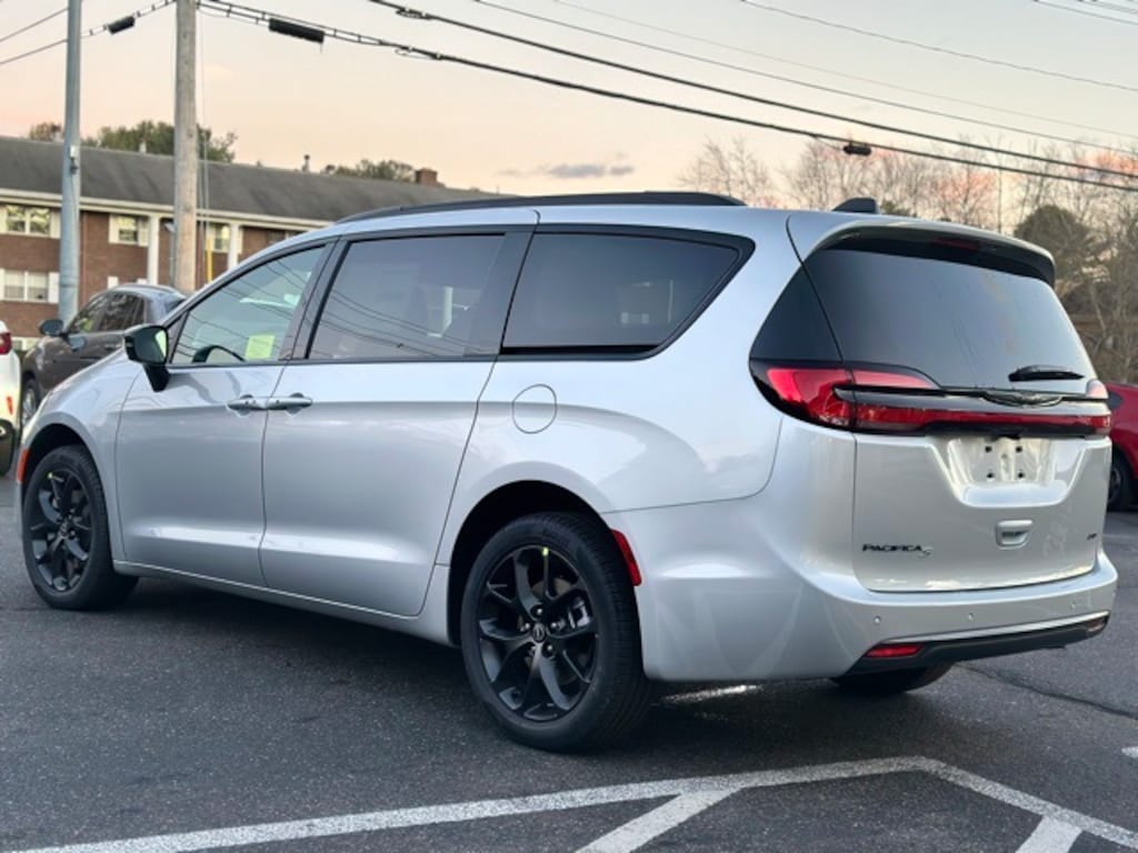 New 2026 Chrysler Pacifica Select Passenger Van