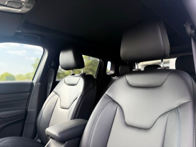 2025 Jeep Compass Limited - Photo 12