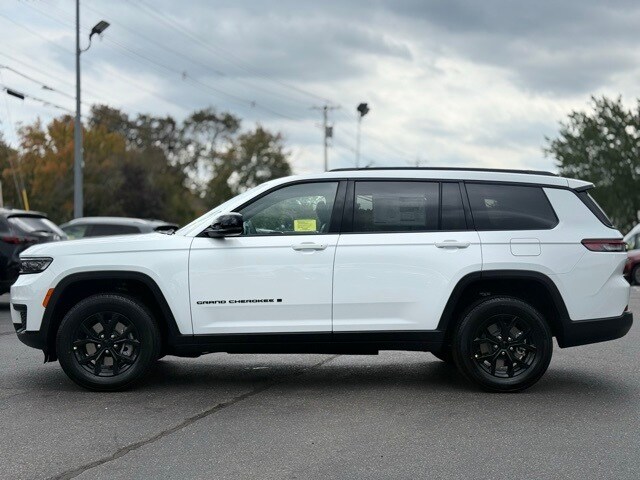 2025 Jeep Grand Cherokee Altitude X photo 2