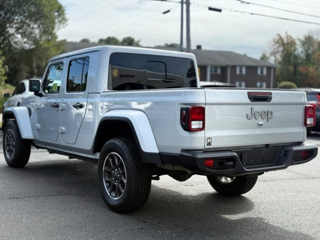 Used 2023 Jeep Gladiator Overland Truck
