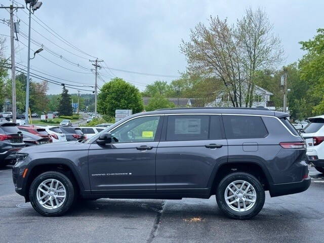2025 Jeep Grand Cherokee Laredo photo 2