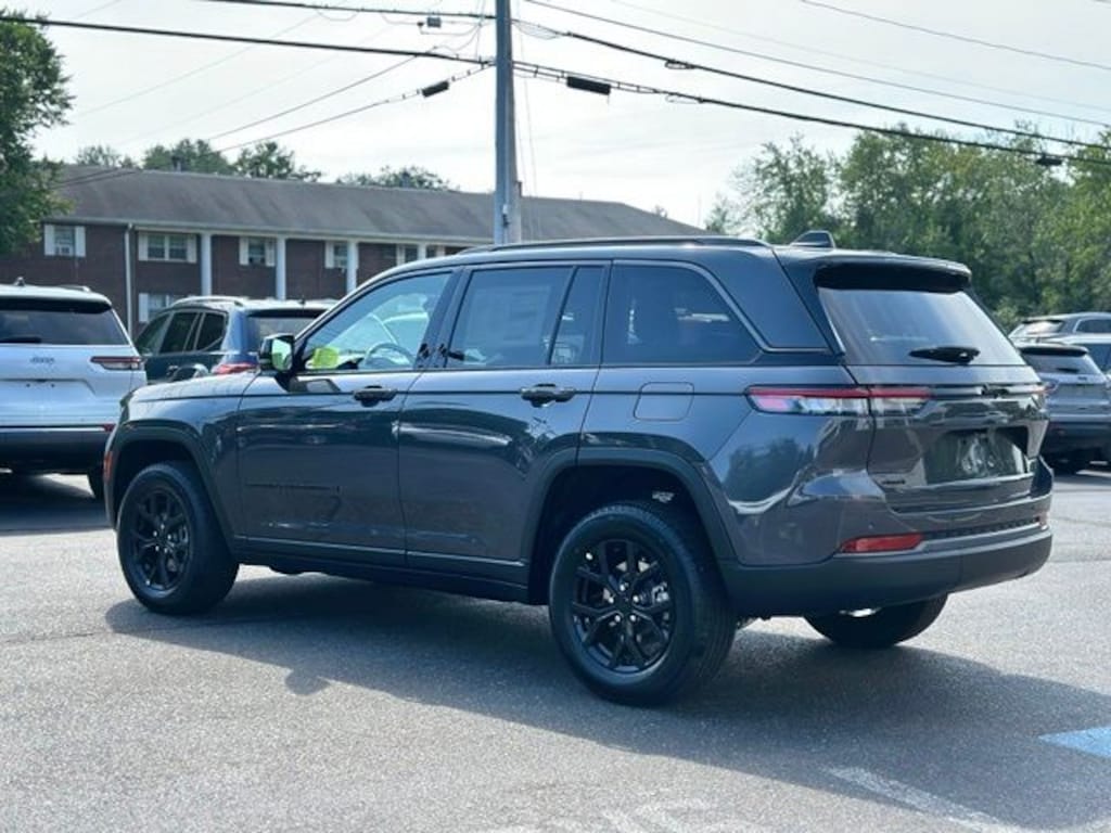 New 2026 Jeep Grand Cherokee Laredo Altitude Sport Utility