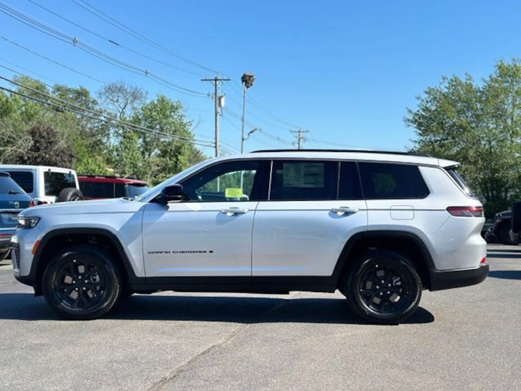 New 2026 Jeep Grand Cherokee L Laredo Sport Utility