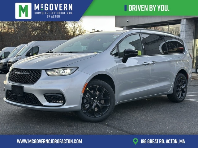 2026 Chrysler Pacifica Select's photo