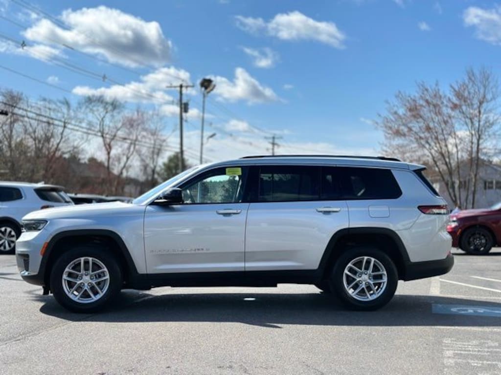 Used 2022 Jeep Grand Cherokee L Laredo SUV