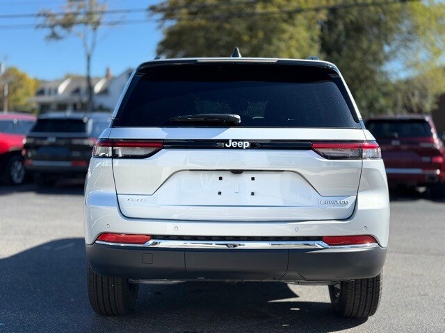 2025 Jeep Grand Cherokee Limited photo 2