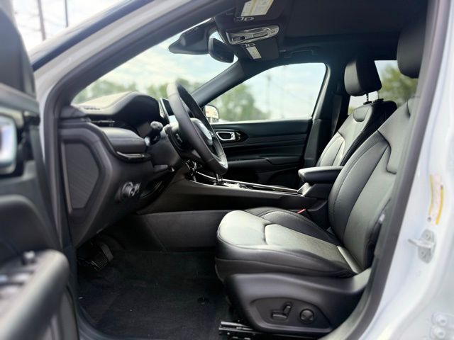 2025 Jeep Compass Limited - Photo 11