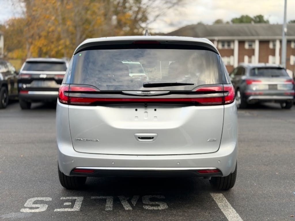 New 2026 Chrysler Pacifica Select Passenger Van
