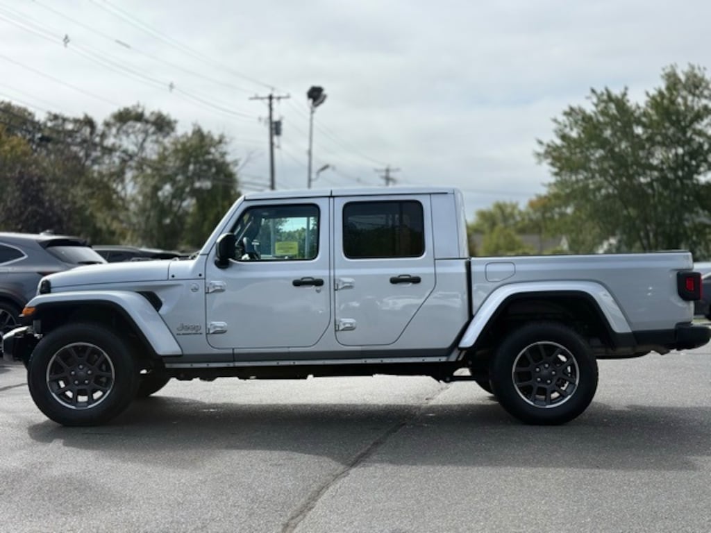 Used 2023 Jeep Gladiator Overland Truck