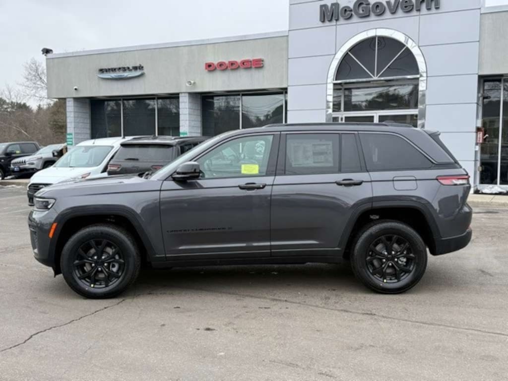 New 2026 Jeep Grand Cherokee Laredo Sport Utility