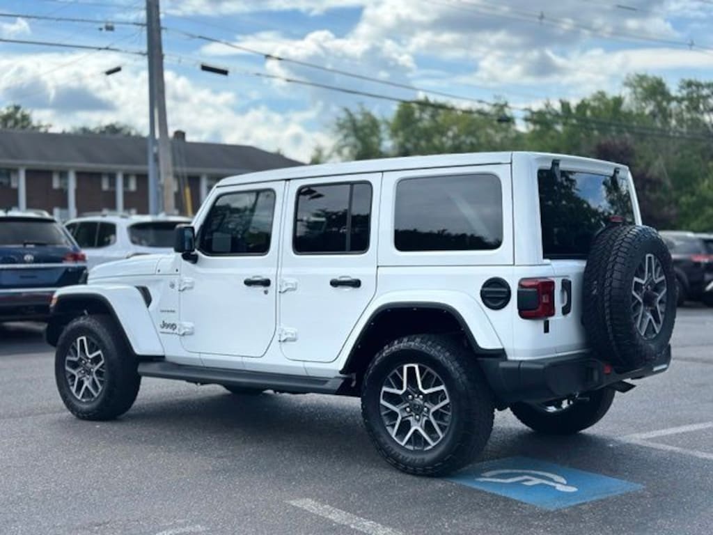 Used 2024 Jeep Wrangler Sahara w/ Sky One Touch SUV
