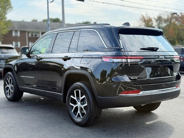 2025 Jeep Grand Cherokee Limited photo 2