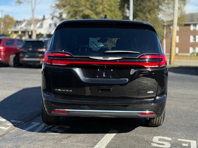 2026 Chrysler Pacifica photo 3