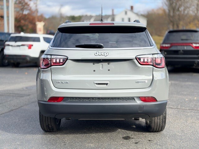 2024 Jeep Compass Latitude Lux photo 3