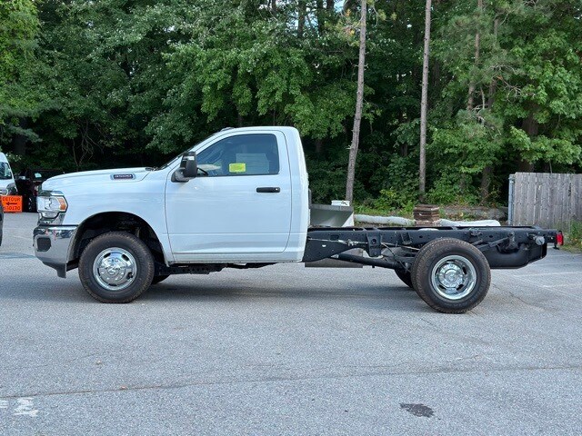 2024 Ram 3500 Tradesman photo 2