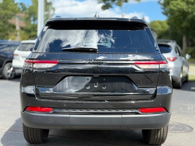 2025 Jeep Grand Cherokee Altitude X photo 2