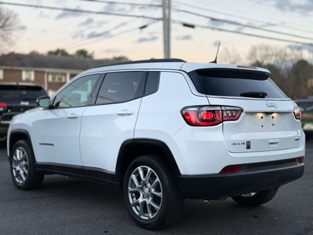 Used 2024 Jeep Compass Latitude Lux SUV