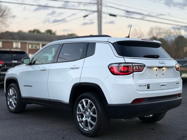 2024 Jeep Compass Latitude Lux photo 3