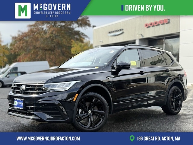 2023 Volkswagen Tiguan SE R-LINE BLACK's photo