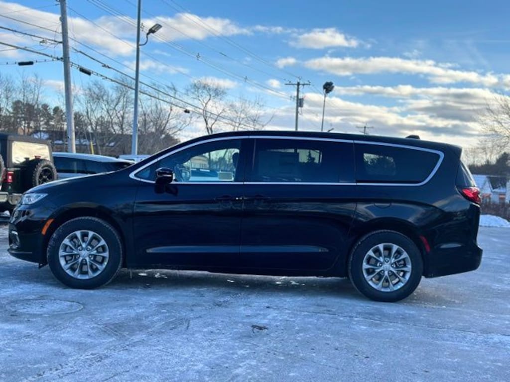 New 2026 Chrysler Pacifica Select Passenger Van