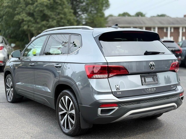 2022 Volkswagen Taos SE photo 2