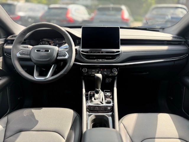 2025 Jeep Compass Limited - Photo 16