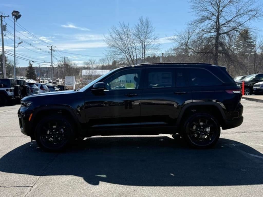 New 2026 Jeep Grand Cherokee Laredo Sport Utility